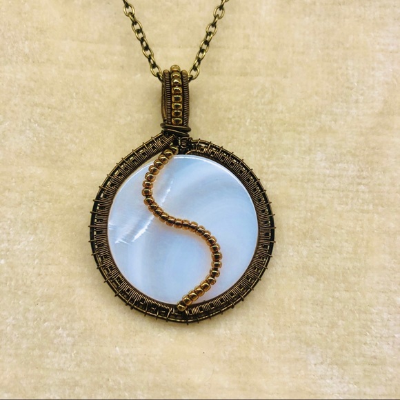 Hand crafted wire wrapped pendant - Picture 3 of 8